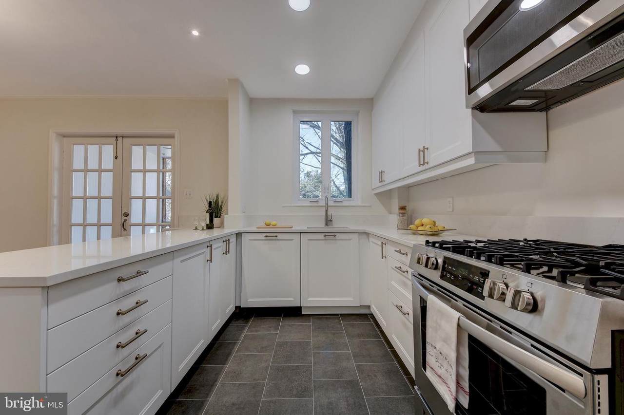 1518 44TH Street - Photo 1