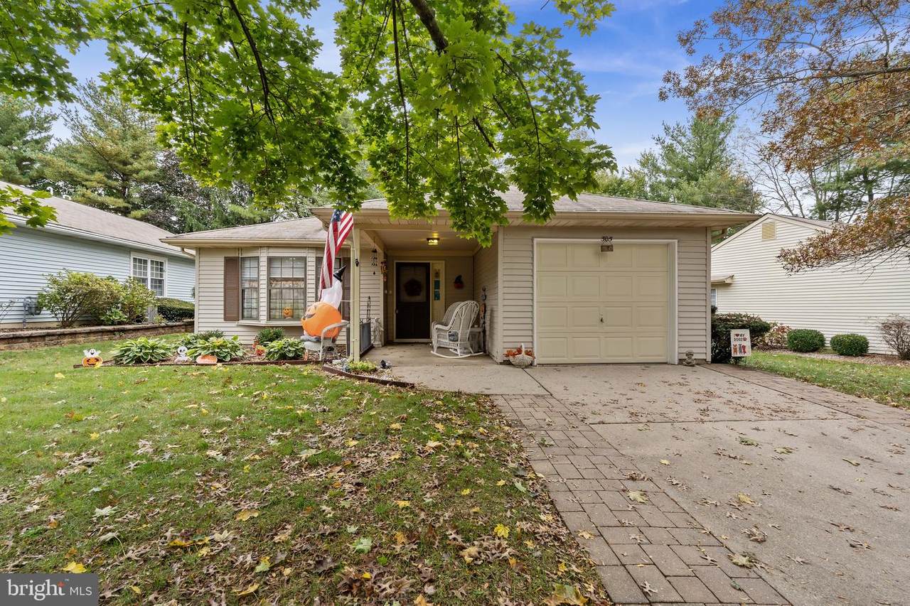 305 Hilltop Ln E - Photo 1