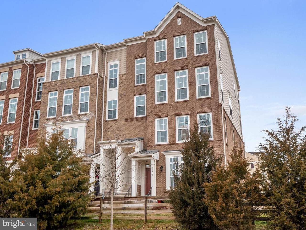 43511 Town Gate Square - Photo 1