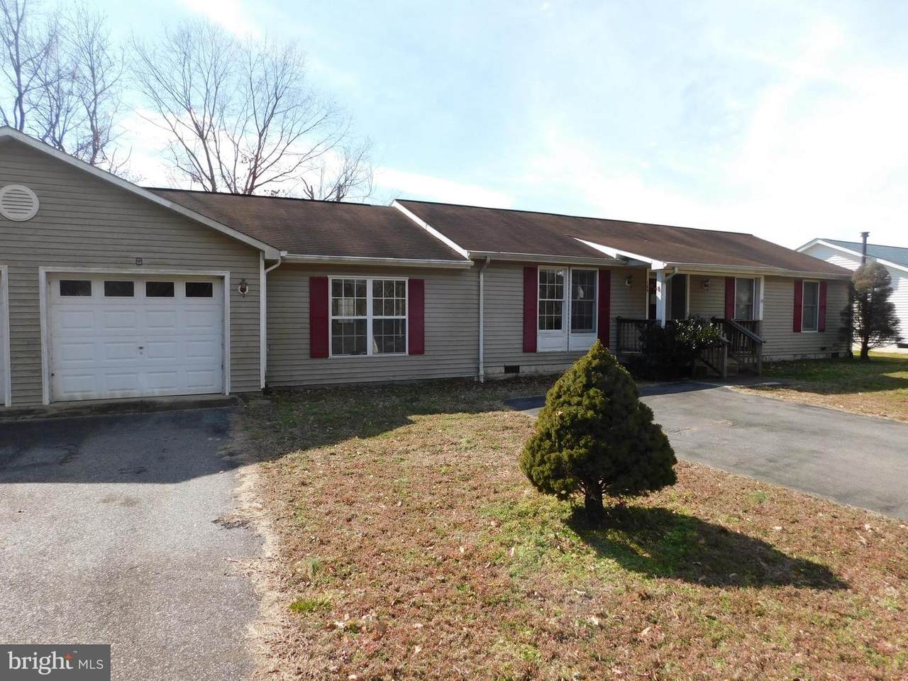 148 Lakeview Drive - Photo 1