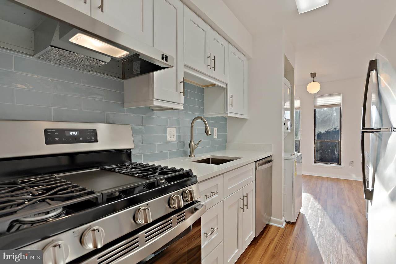 11208 Chestnut Grove Square - Photo 1