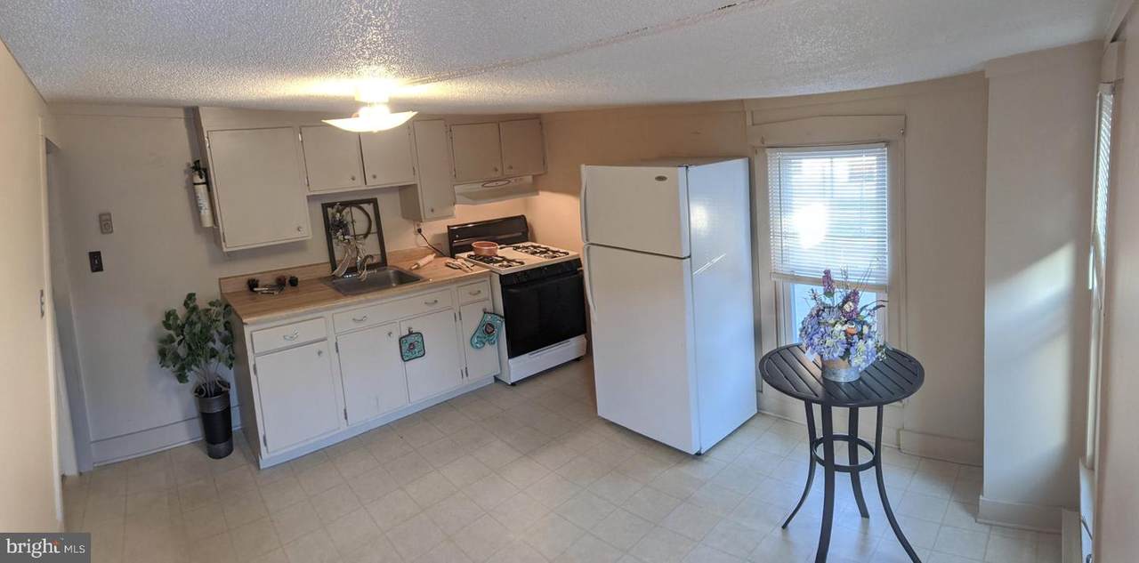 37 Railroad Avenue - Photo 1