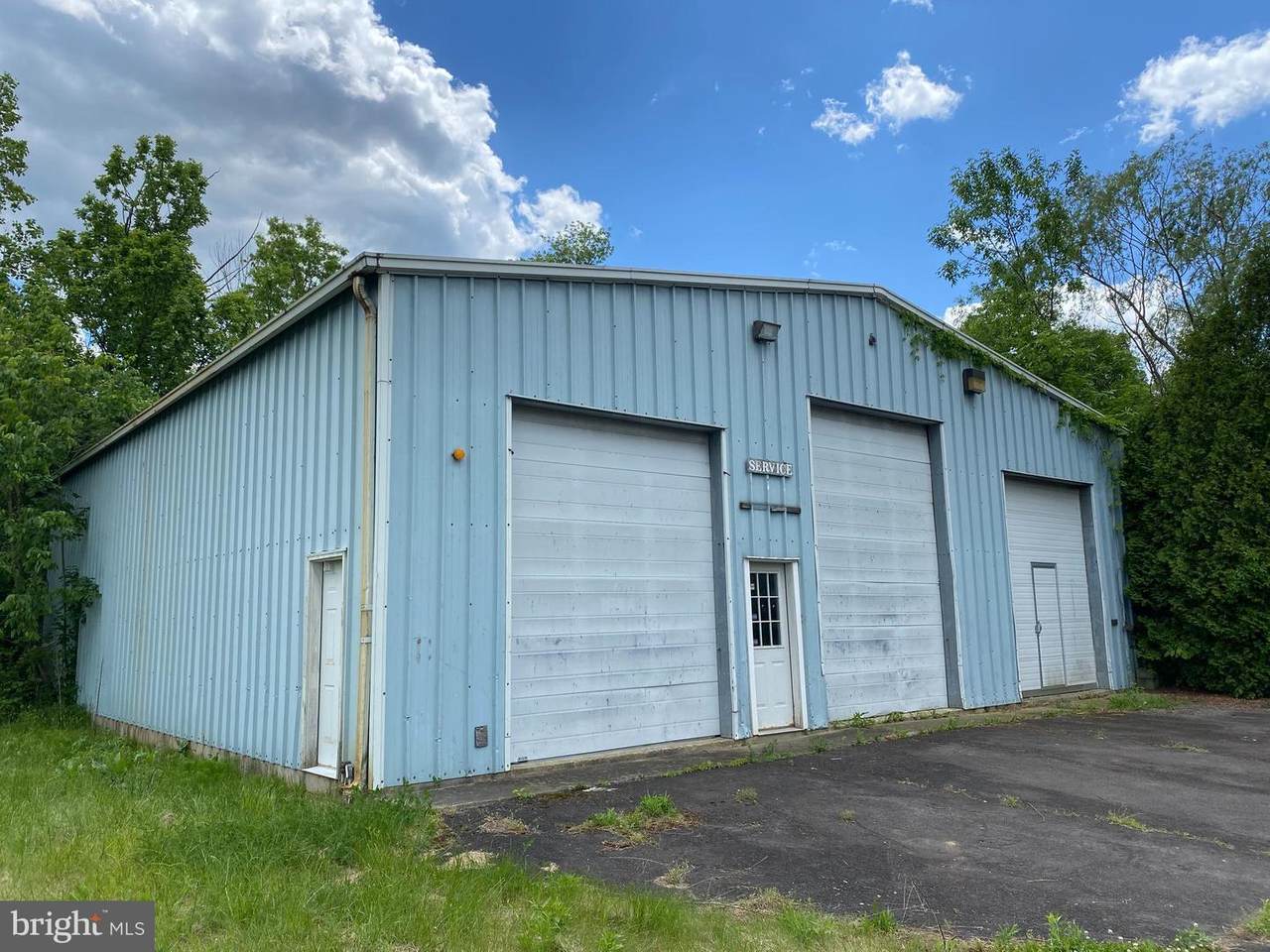 1380 West End Boulevard - Photo 1