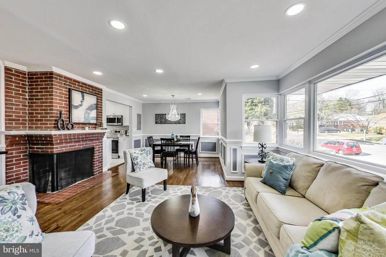 6804 40TH Avenue - Photo 1