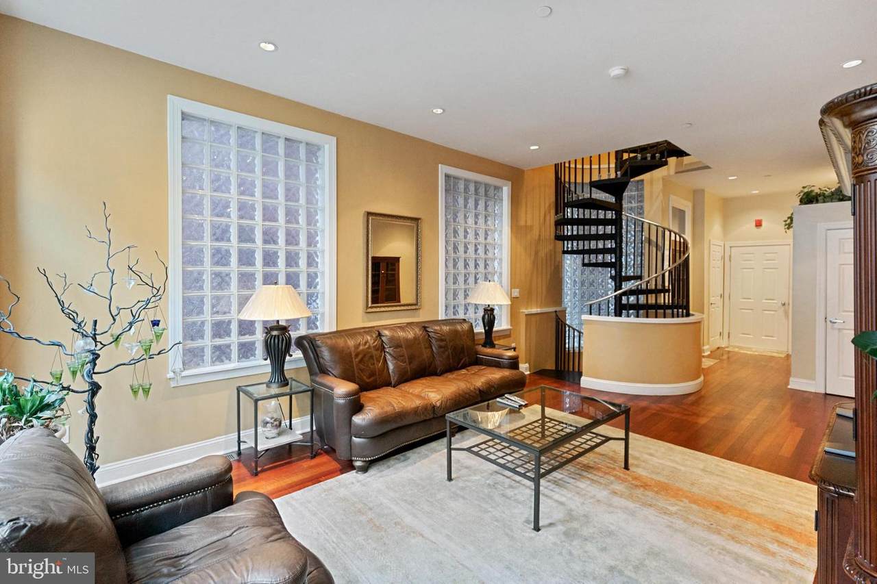309 Lawrence Street - Photo 1