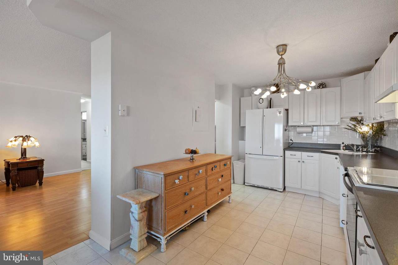 203 Yoakum Parkway - Photo 1