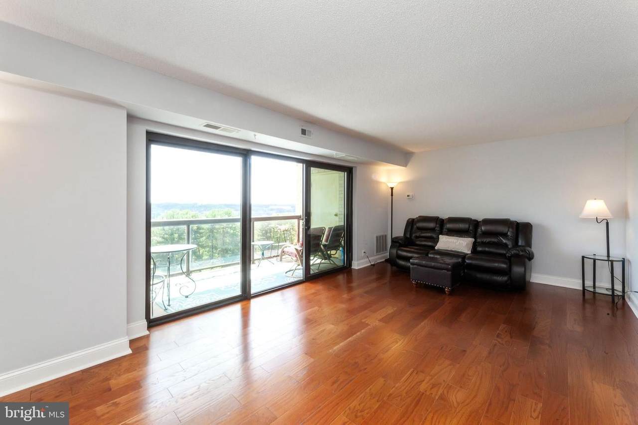 203 Yoakum Parkway - Photo 1