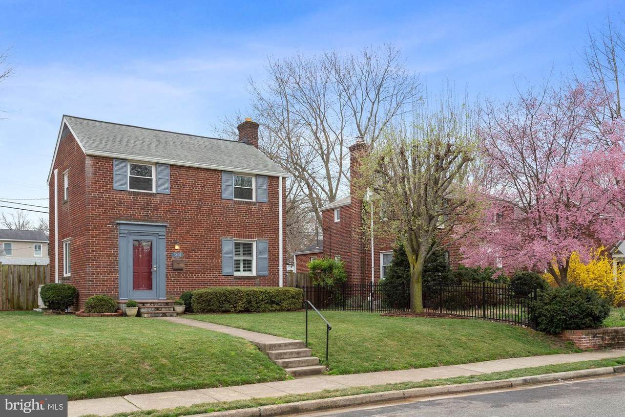 3208 6TH Street - Photo 1