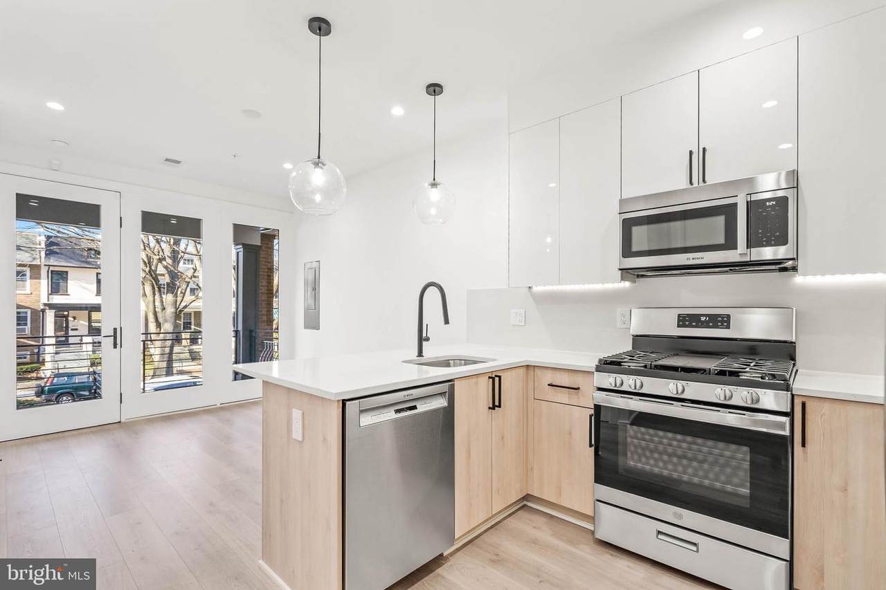 212 Varnum Street - Photo 1