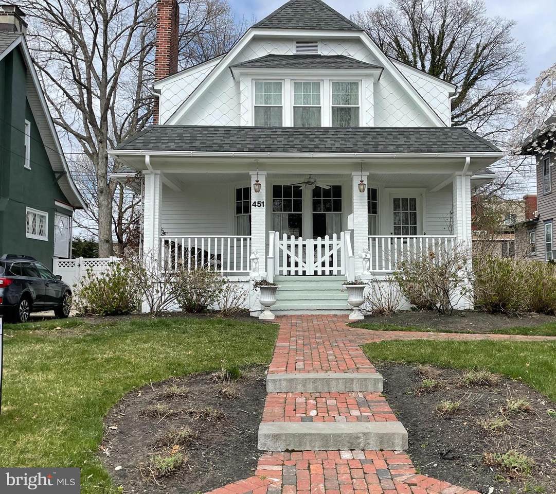 451 Park Avenue - Photo 1