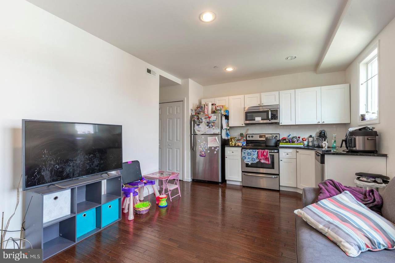 1429 Poplar Street - Photo 1