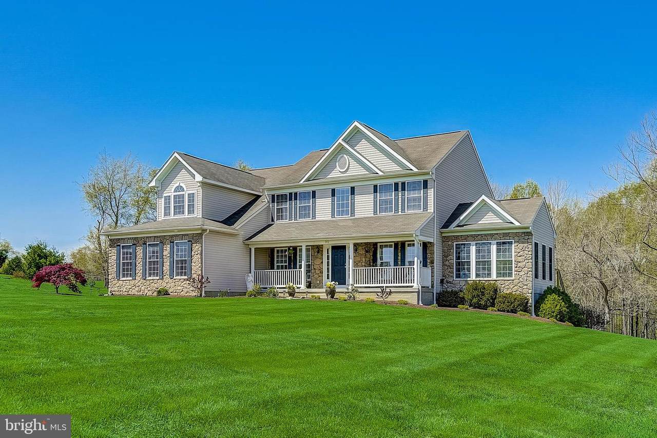302 Creek View Court - Photo 1