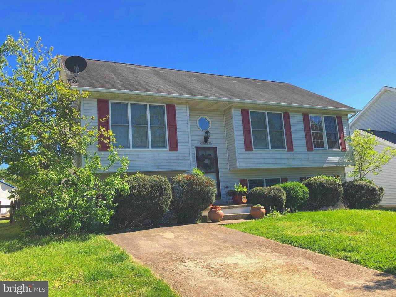 46047 Warwick Drive - Photo 1