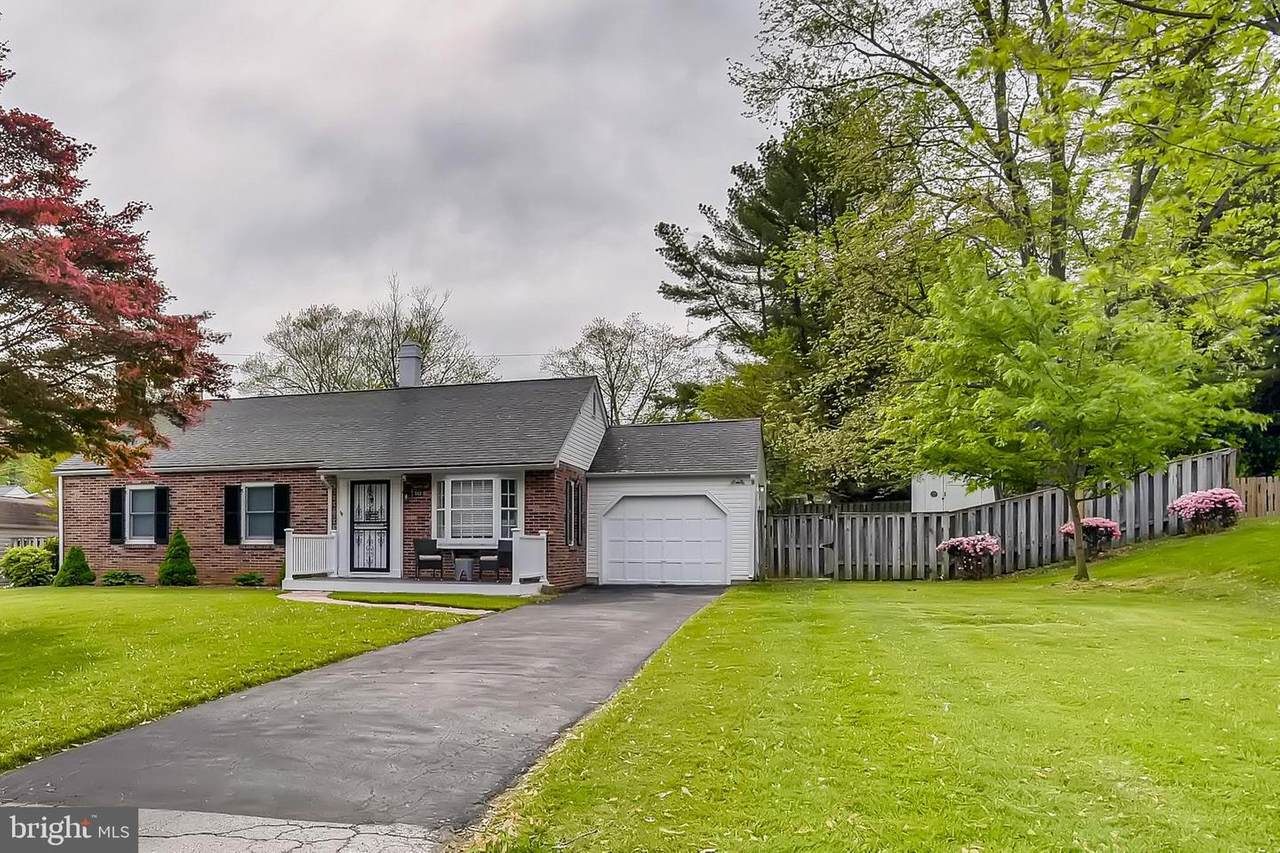 302 Wakefield Drive - Photo 1