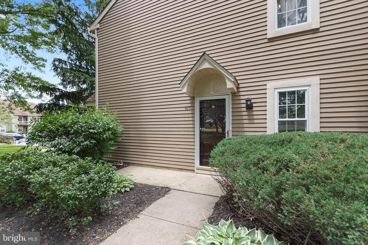 907 Aberdeen Lane - Photo 1