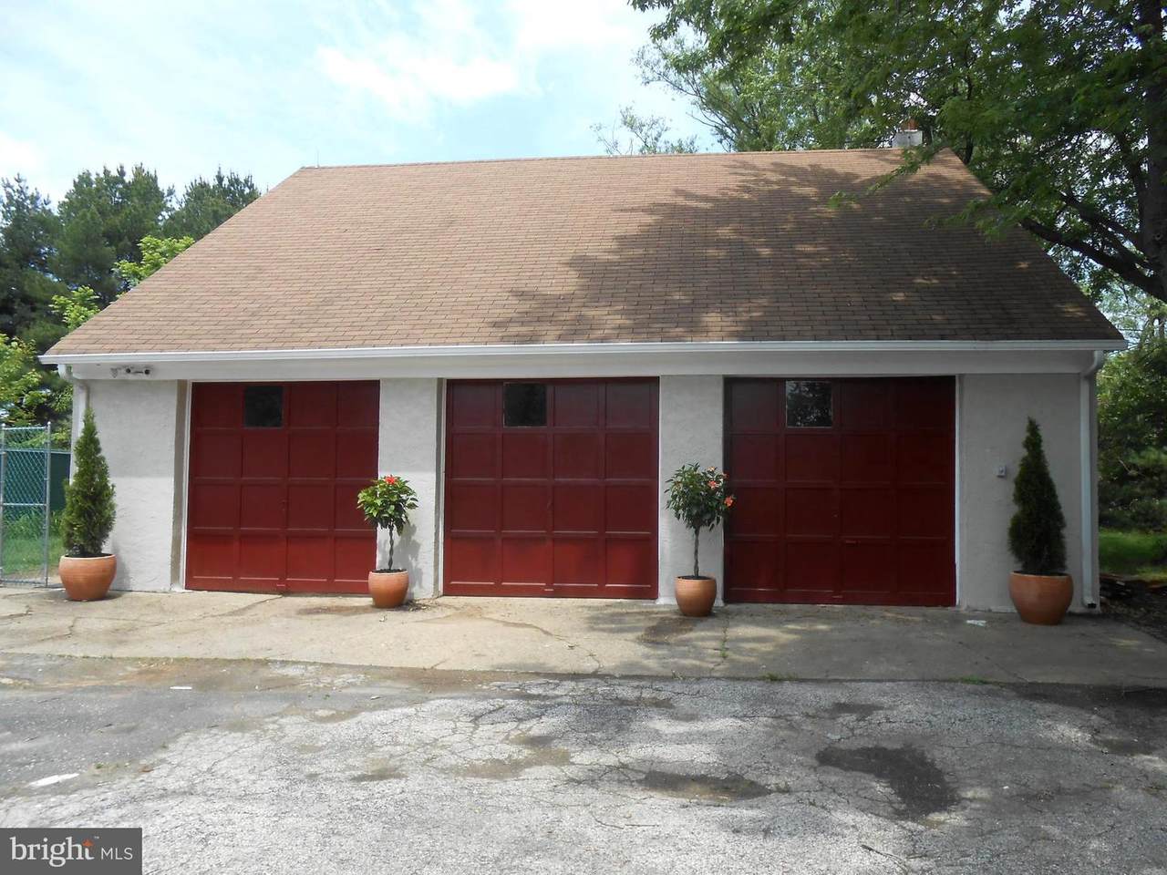 1052 Edinburg Road - Photo 1