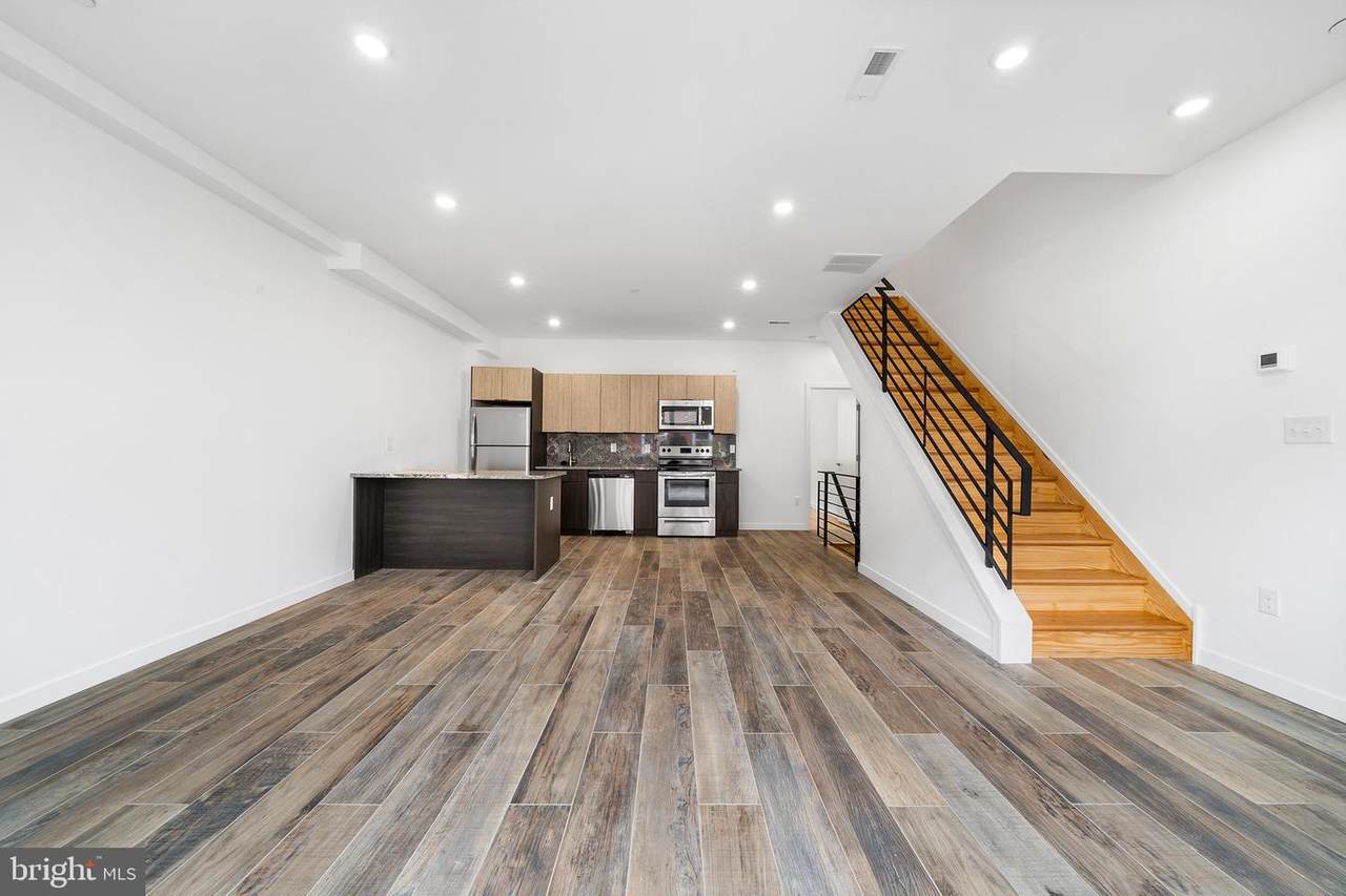 300 Budd St - Photo 1