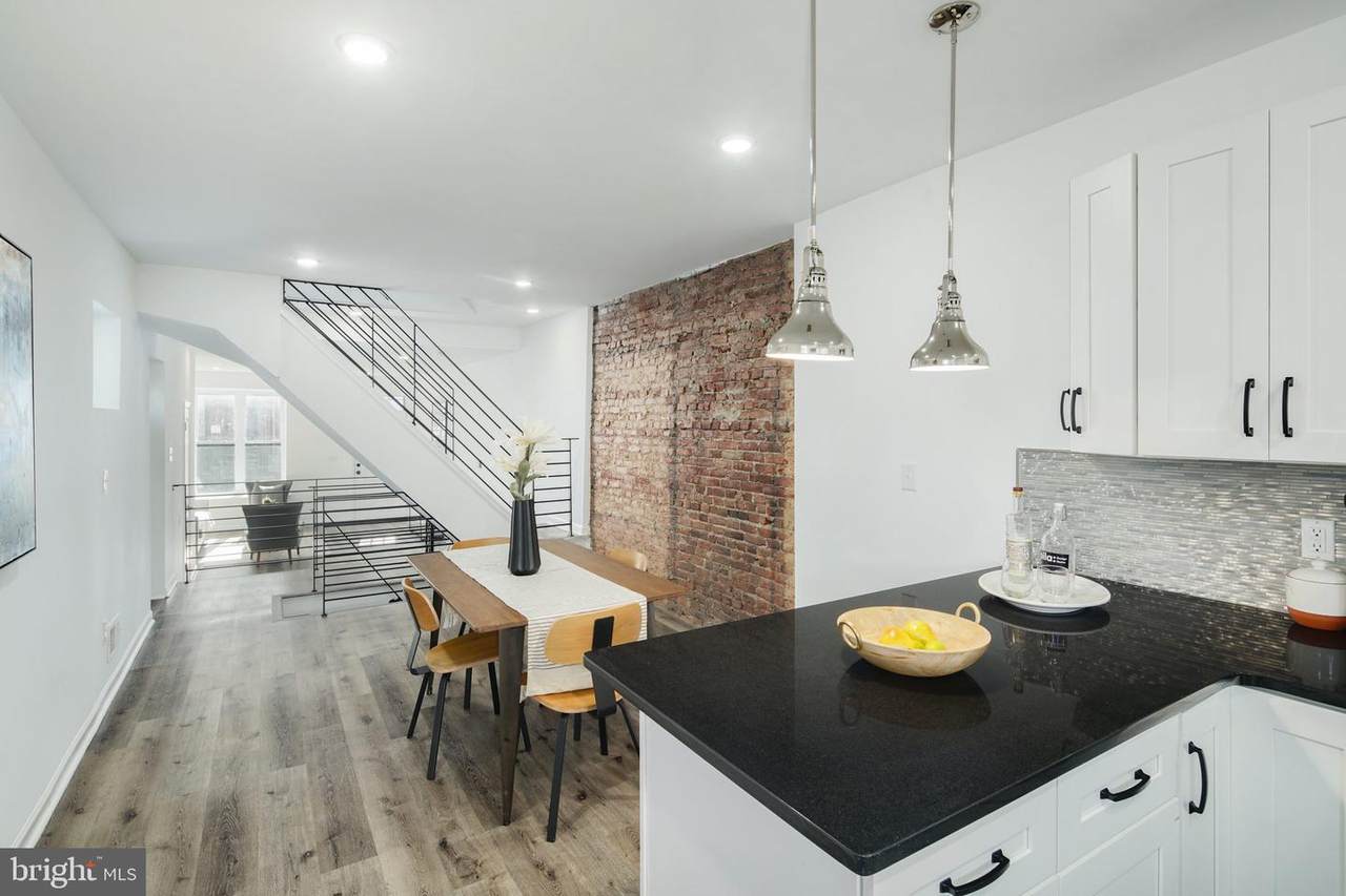 2541 Oxford Street - Photo 1