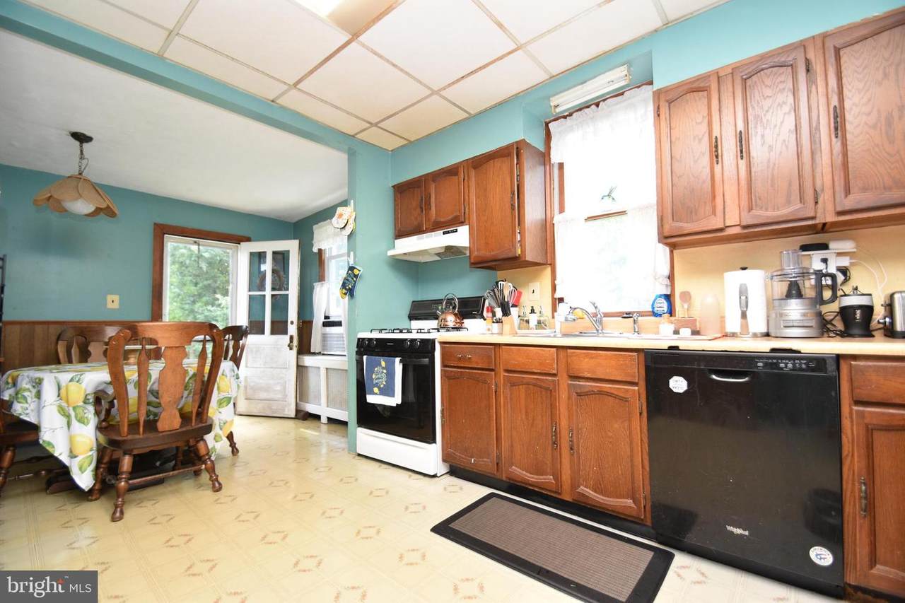 816 7TH Avenue - Photo 1