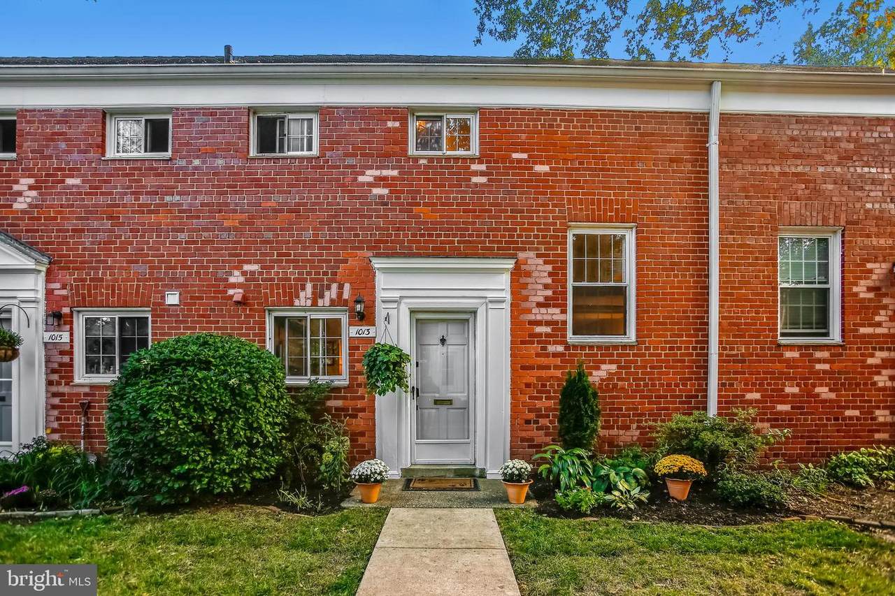 1013 Beverley Drive - Photo 1