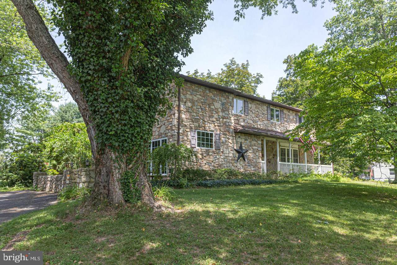 1065 Eagle Road - Photo 1