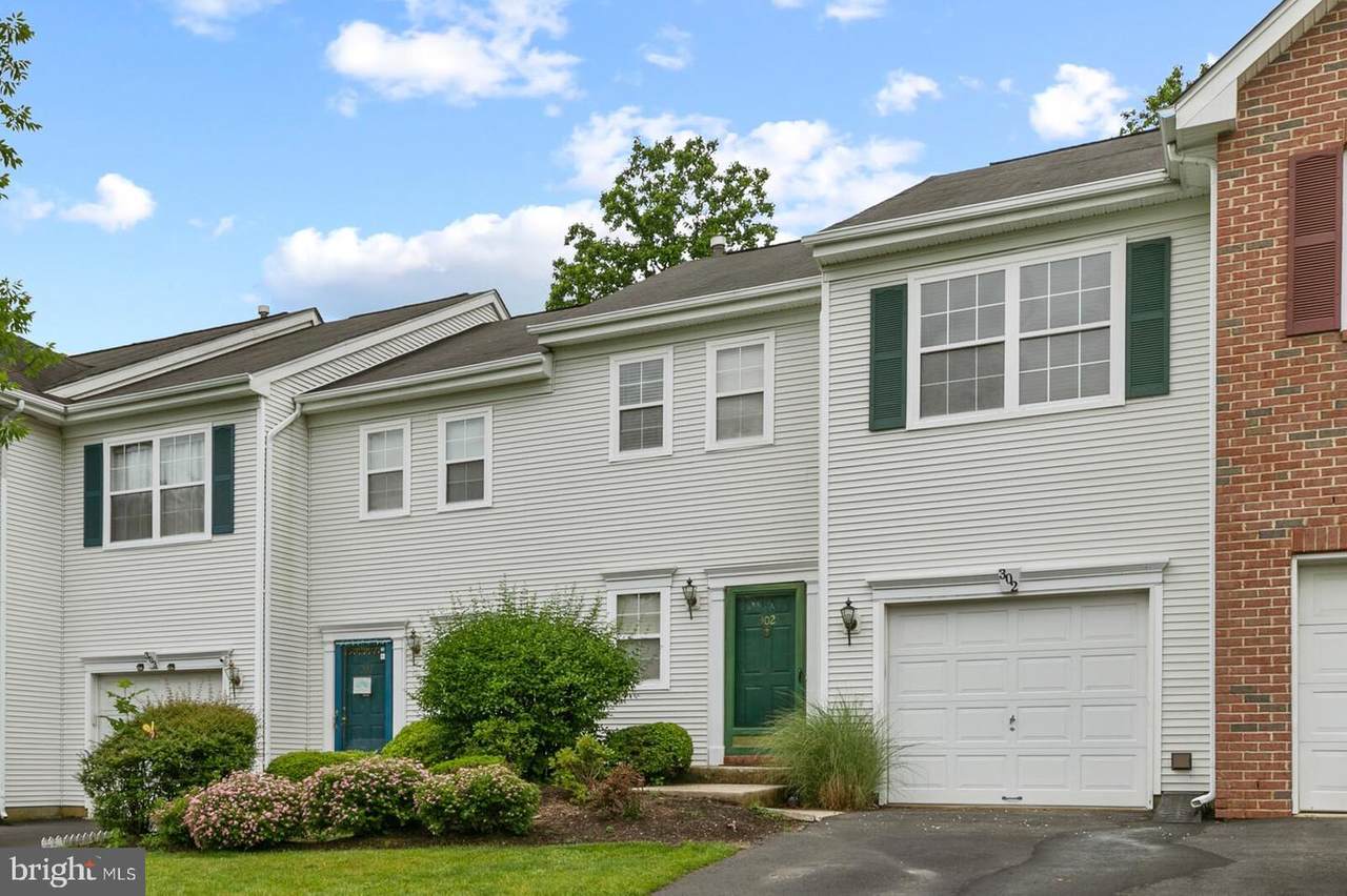 302 Bentley Drive - Photo 1