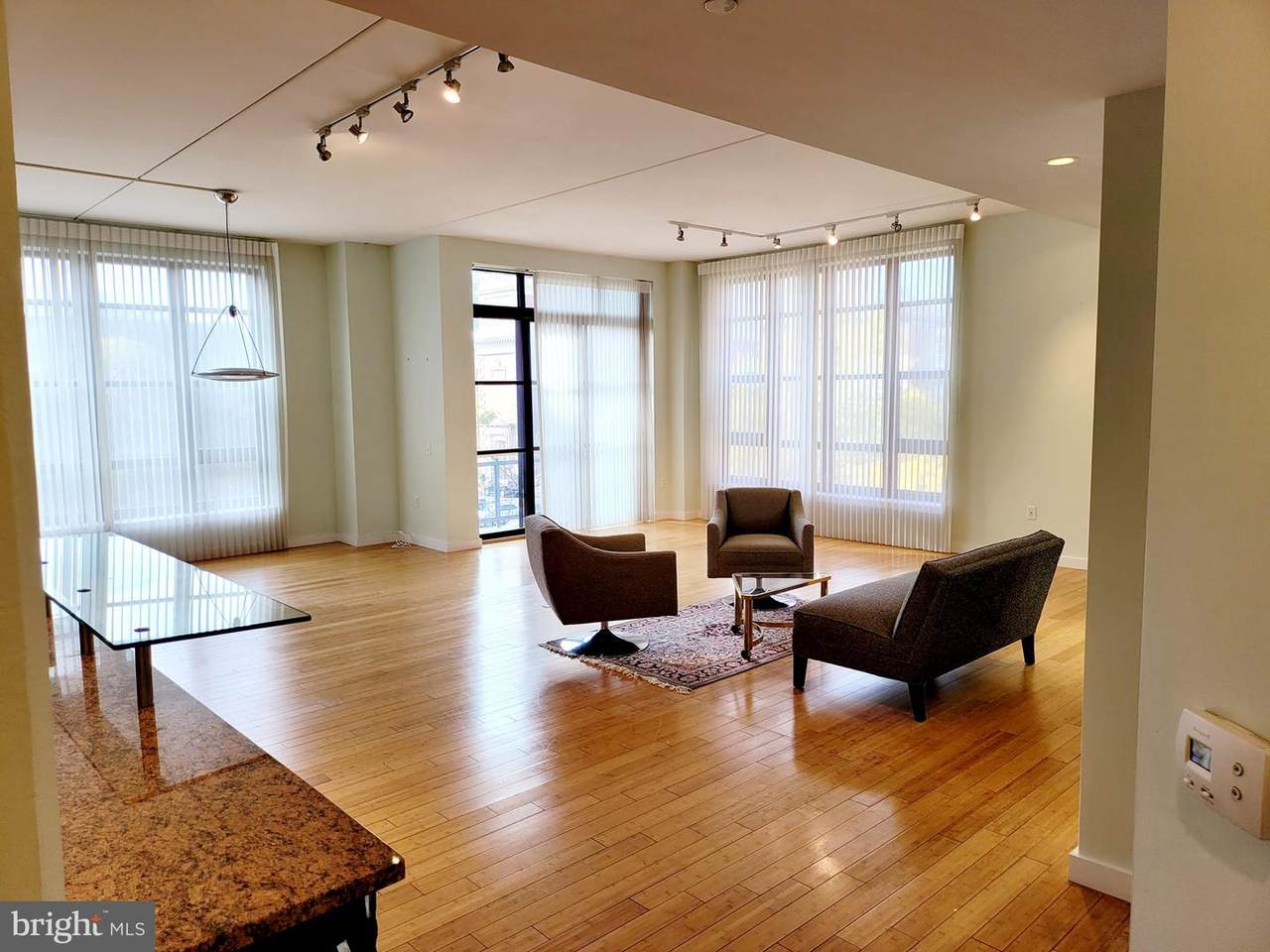 317-319 Vine Street - Photo 1