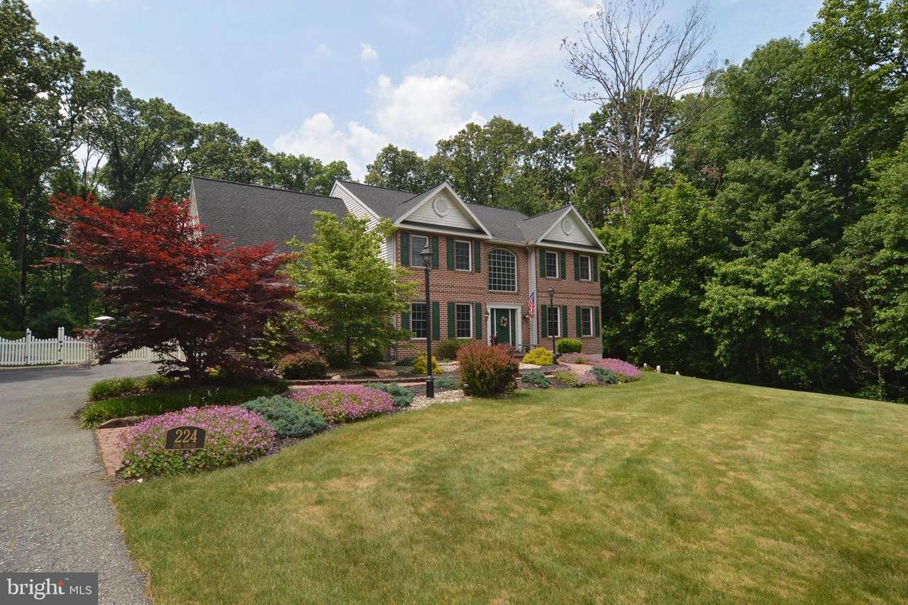 224 Pine Circle - Photo 1
