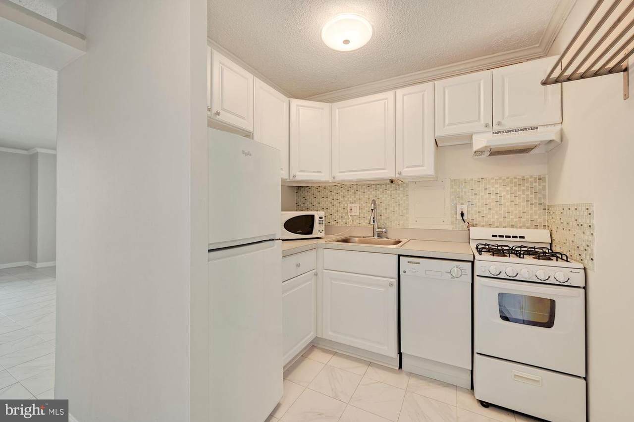 240 M Street - Photo 1