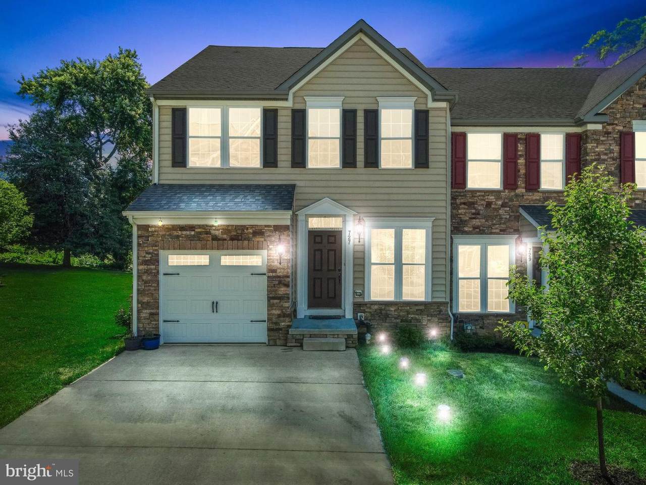 727 Stonehouse Way - Photo 1
