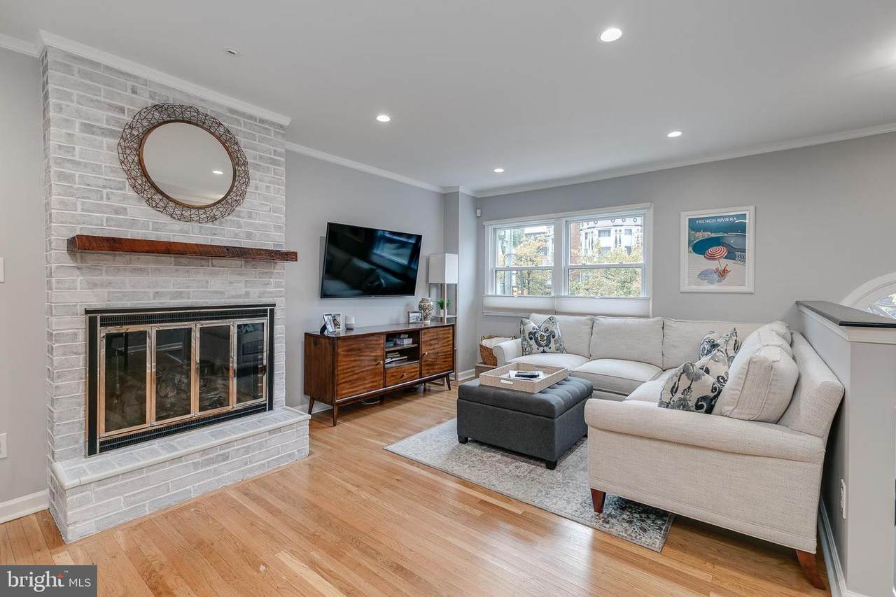 803 Lombard Street - Photo 1