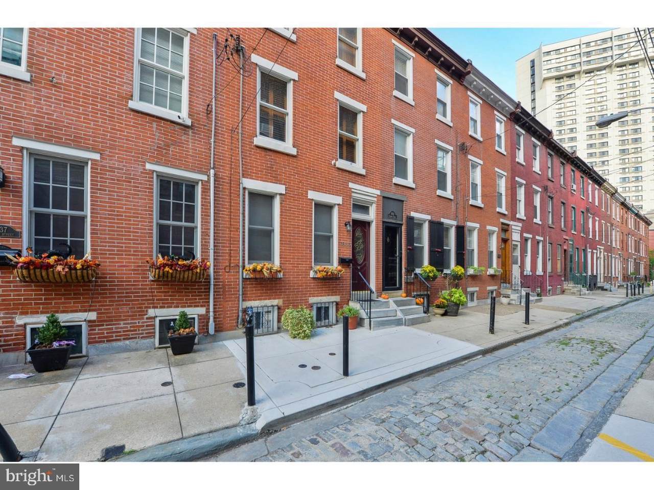 1833 Carlton Street - Photo 1