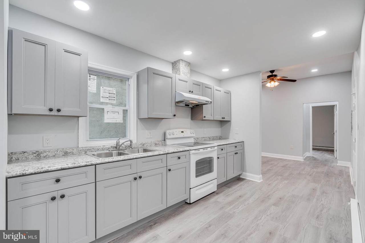 2526 Kensington Avenue - Photo 1