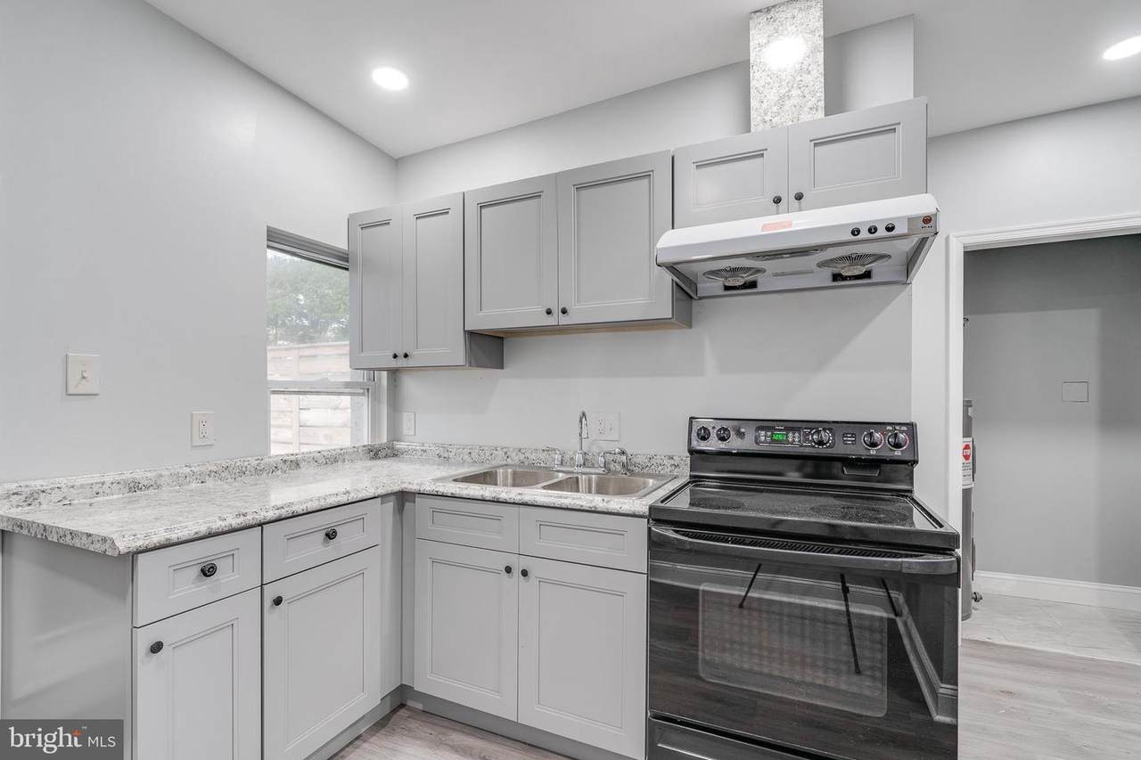 2526 Kensington Avenue - Photo 1