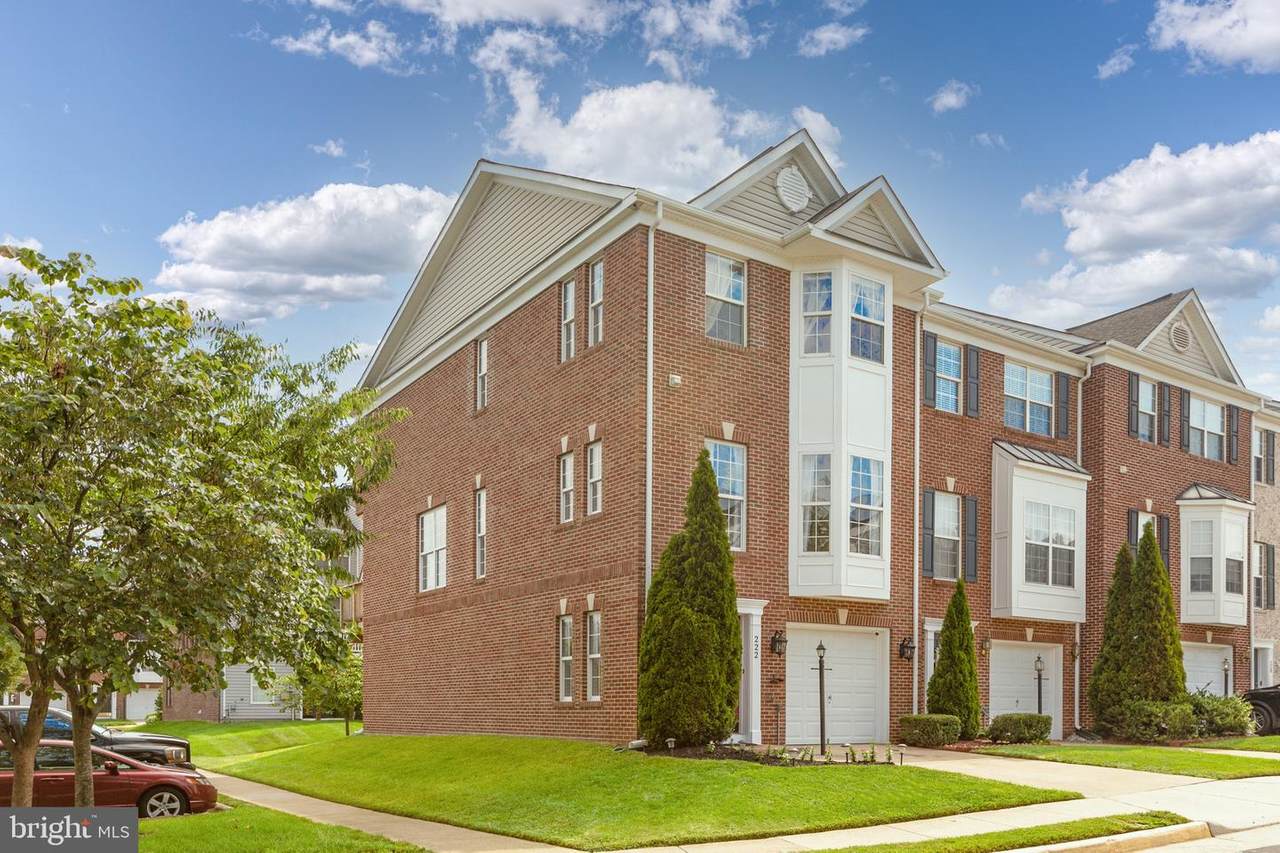 222 Hawks View Square - Photo 1