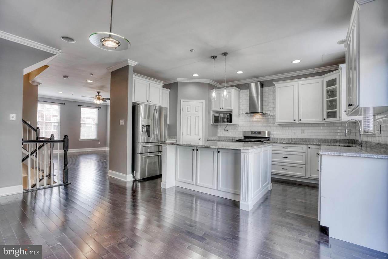 2712 Harris Lane - Photo 1