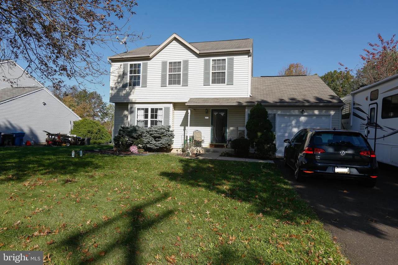 205 Sunshine Drive - Photo 1