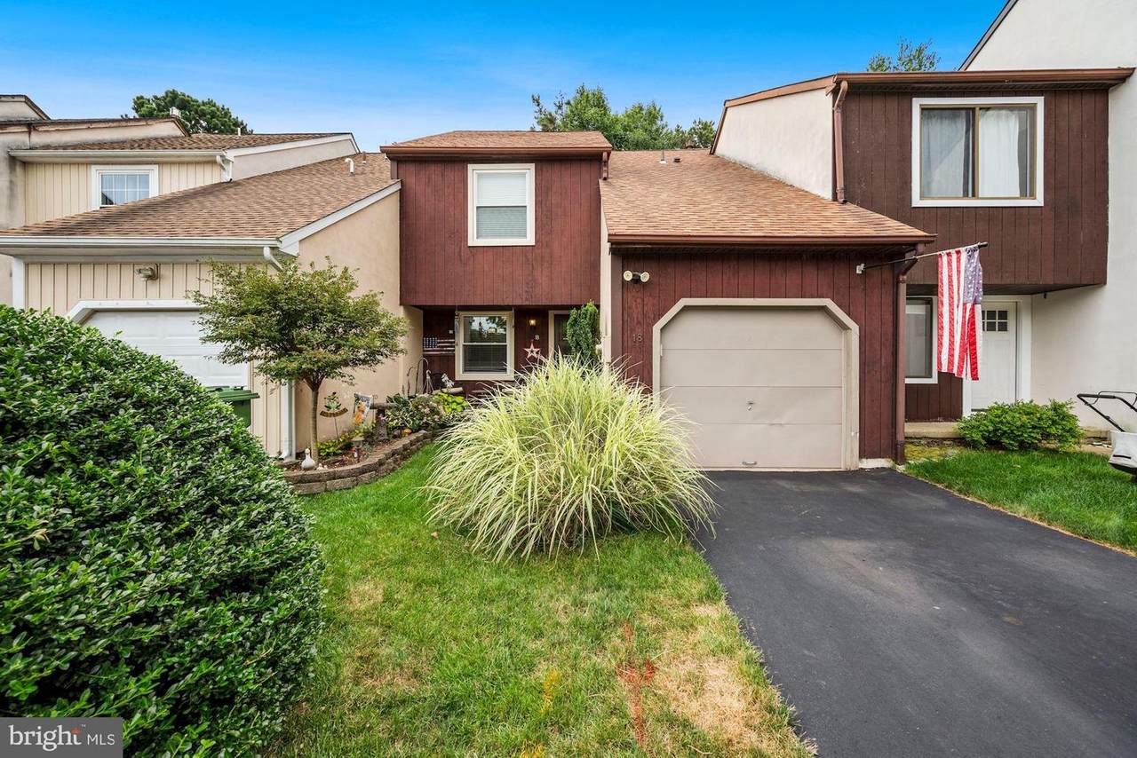 18 Queen Anne Court - Photo 1