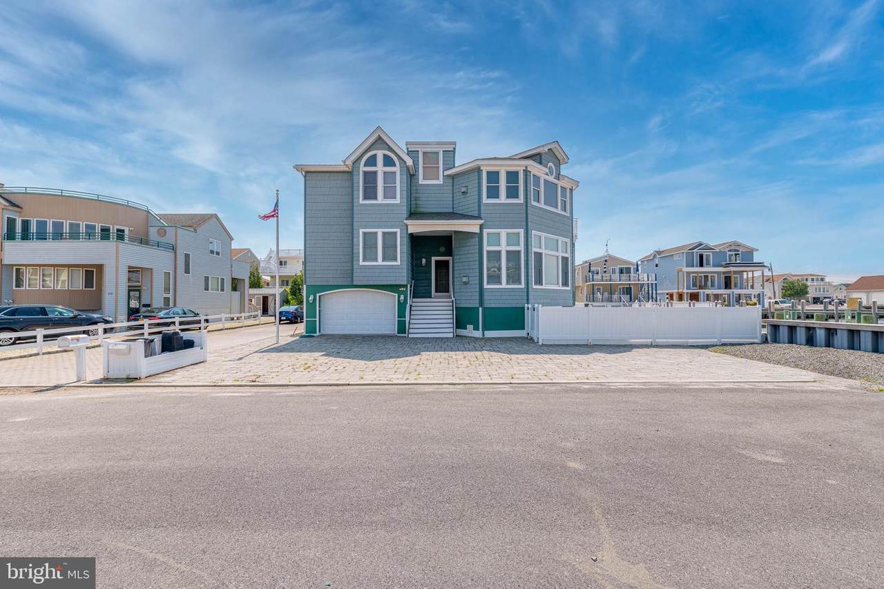 386 5TH Street - Photo 1