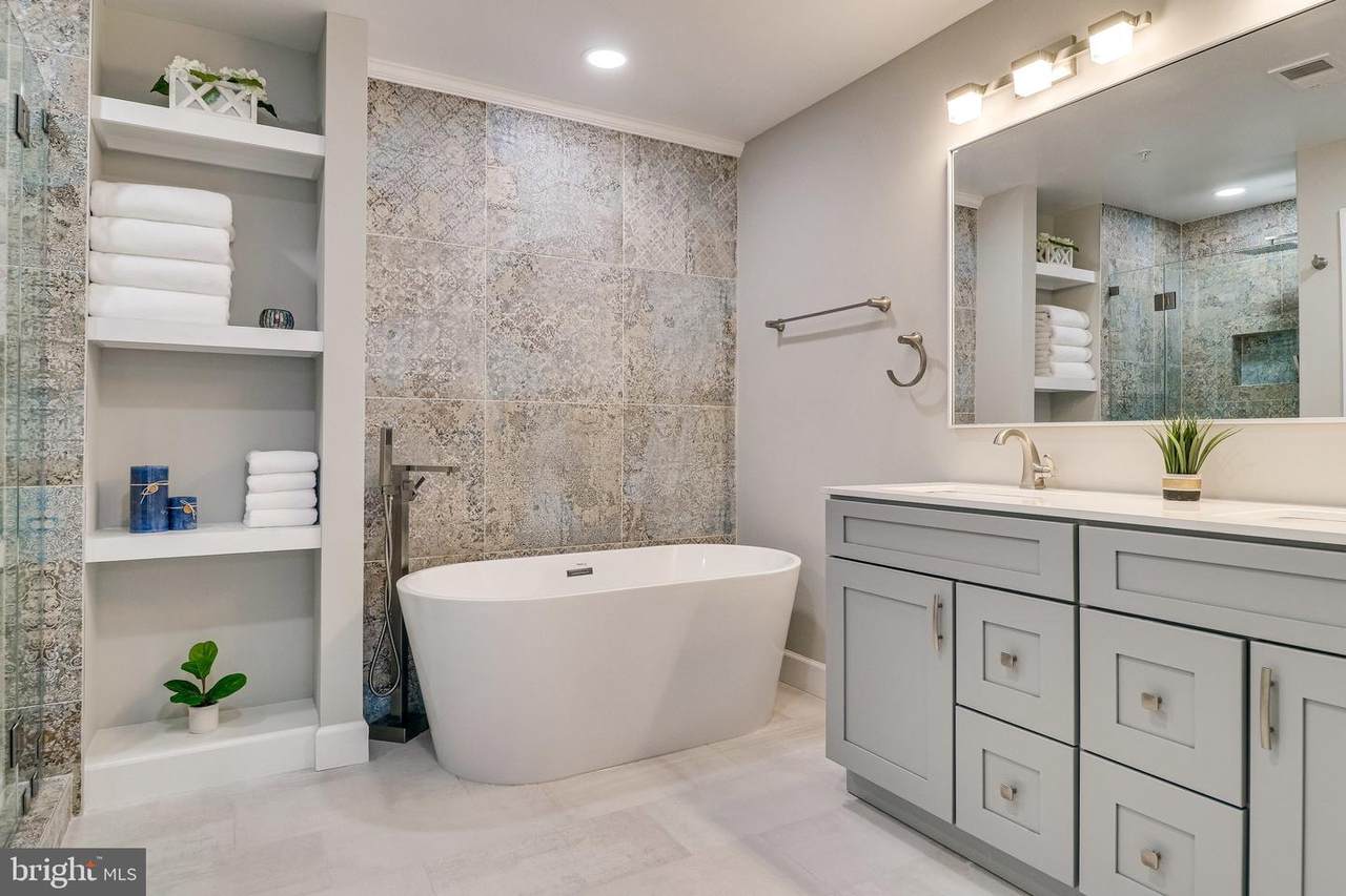 1323 Barton Street - Photo 1