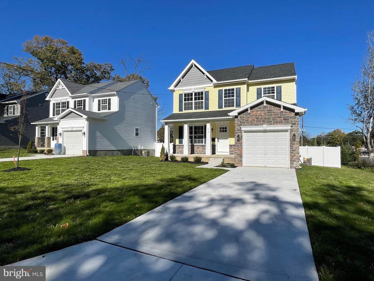 615 Lakehurst Avenue - Photo 1