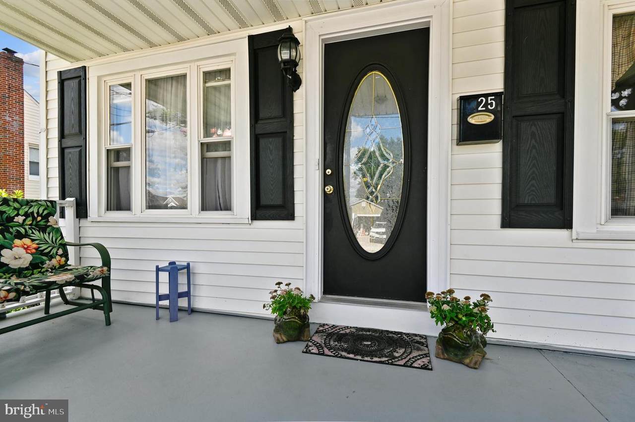 325 Montrose - Photo 1