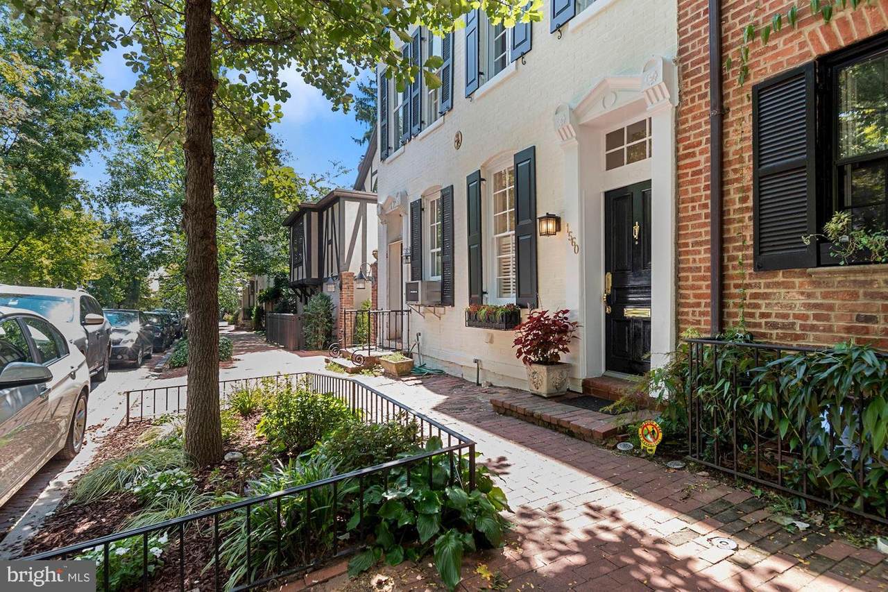 1560 33RD Street - Photo 1