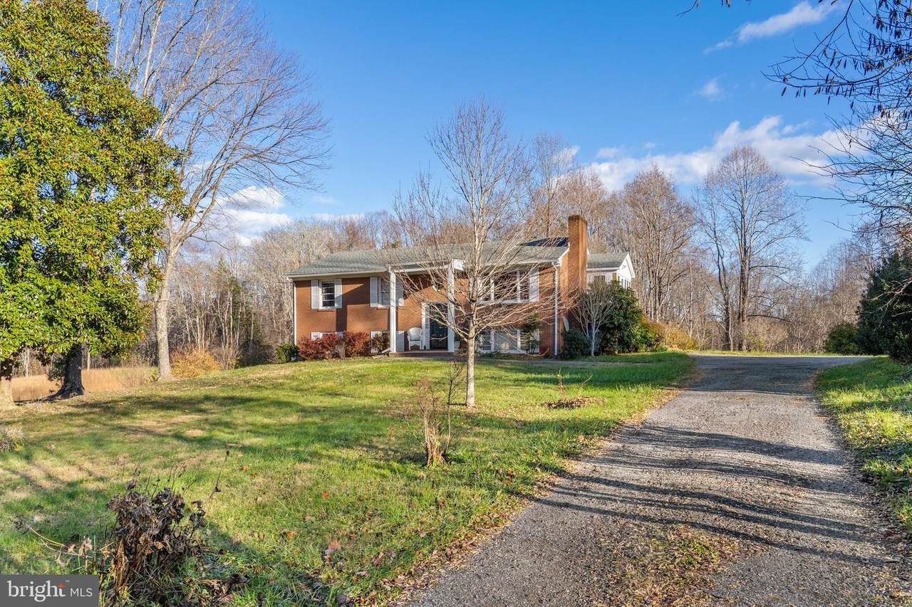 512 Round Hill Road - Photo 1