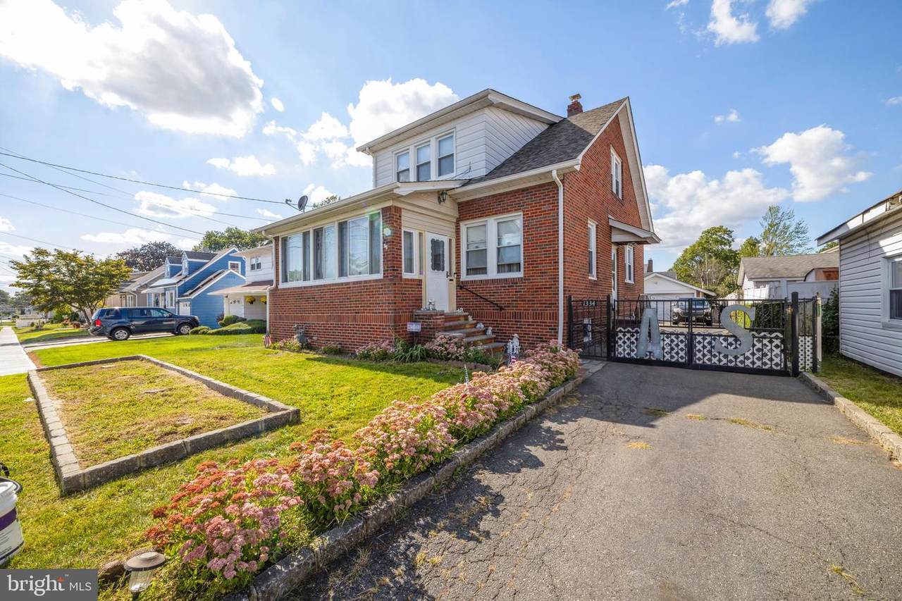 1334 Center Street - Photo 1