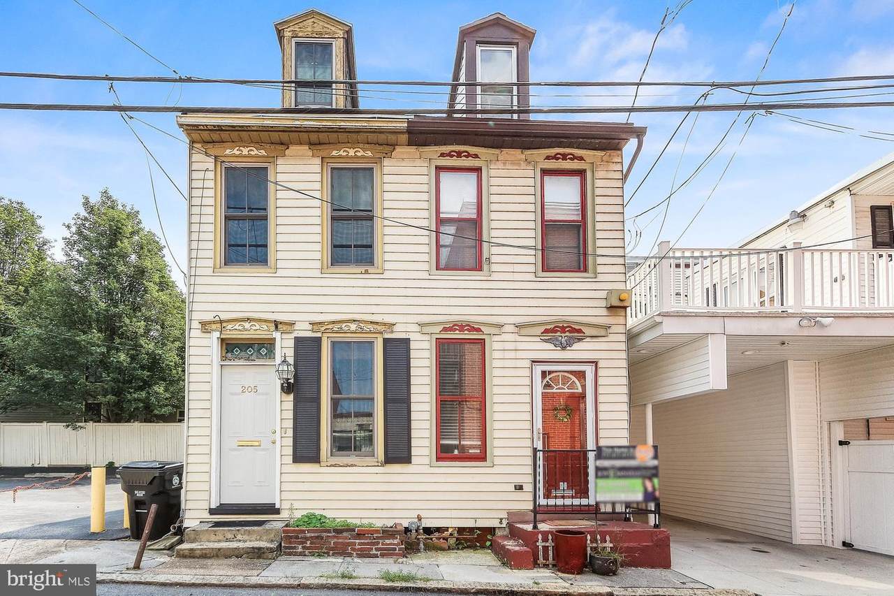 203 Sassafras Street - Photo 1