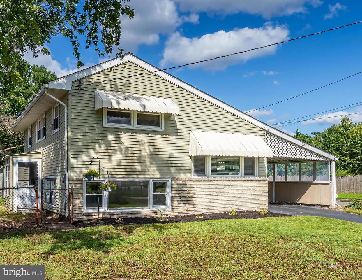204 Dubois Avenue - Photo 1