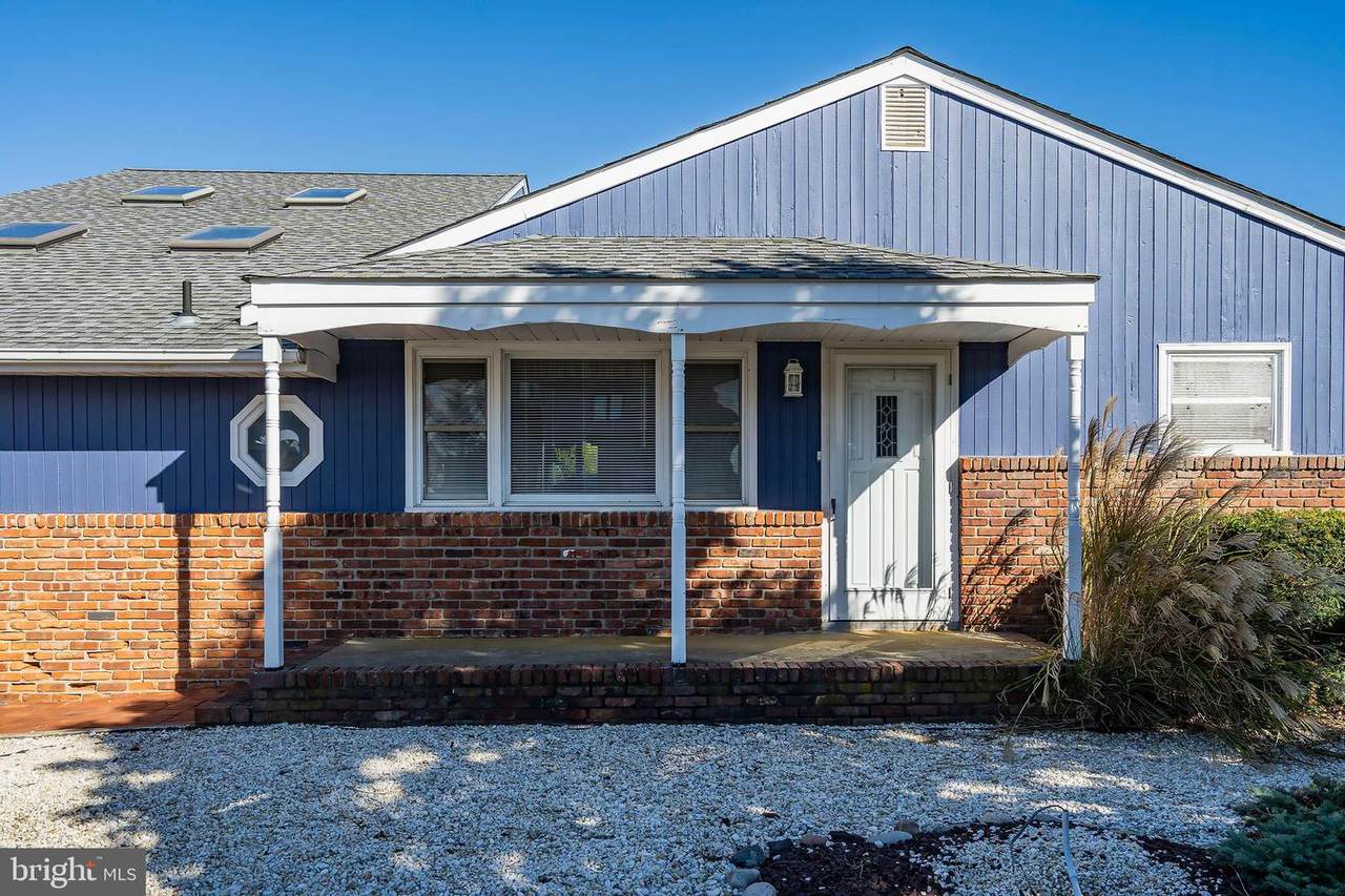 1148 Laurel Boulevard - Photo 1