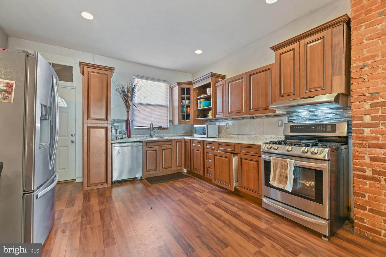 1437 Luzerne Avenue - Photo 1