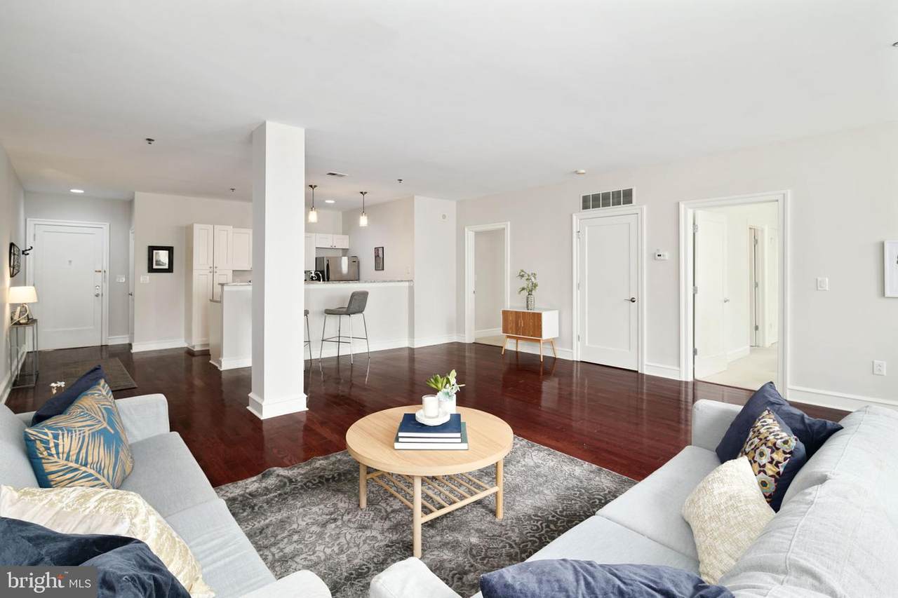 1811 Chestnut Street - Photo 1